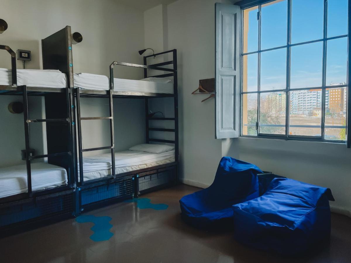 Posto Letto in Dormitorio Misto con 8 Letti