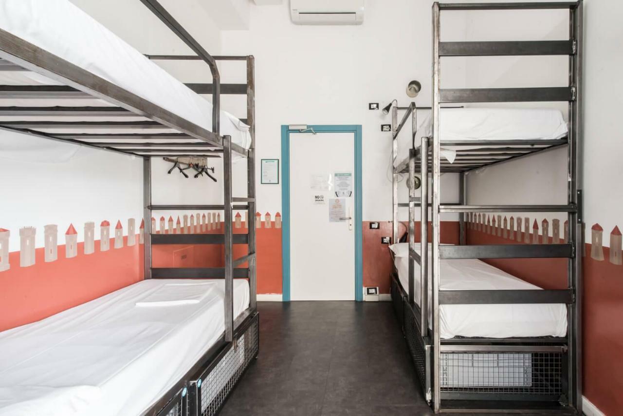 Posto Letto in Dormitorio Misto con 4 Letti
