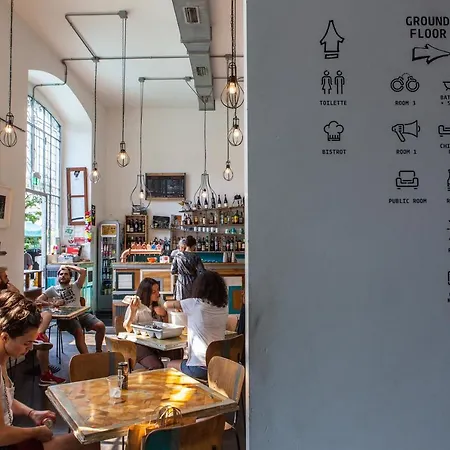 Madama Hostel & Bistrot-3