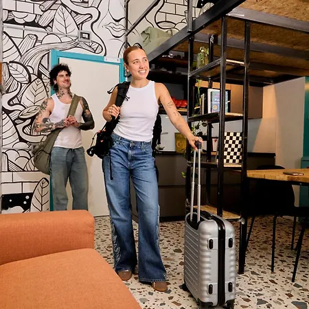 Madama Hostel & Bistrot-2